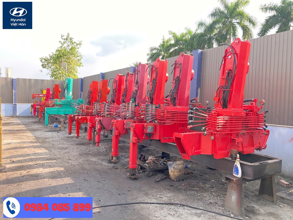 Các dòng cẩu cũ được hoán cải trên xe tải hiện nay