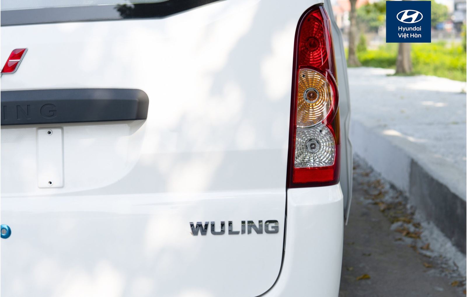 Đèn phanh và đèn xi nhan Wuling cứu thương
