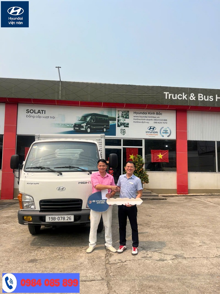 Hình ảnh Hyundai Phú Thọ bàn giao xe cho khách ở Đoan Hùng