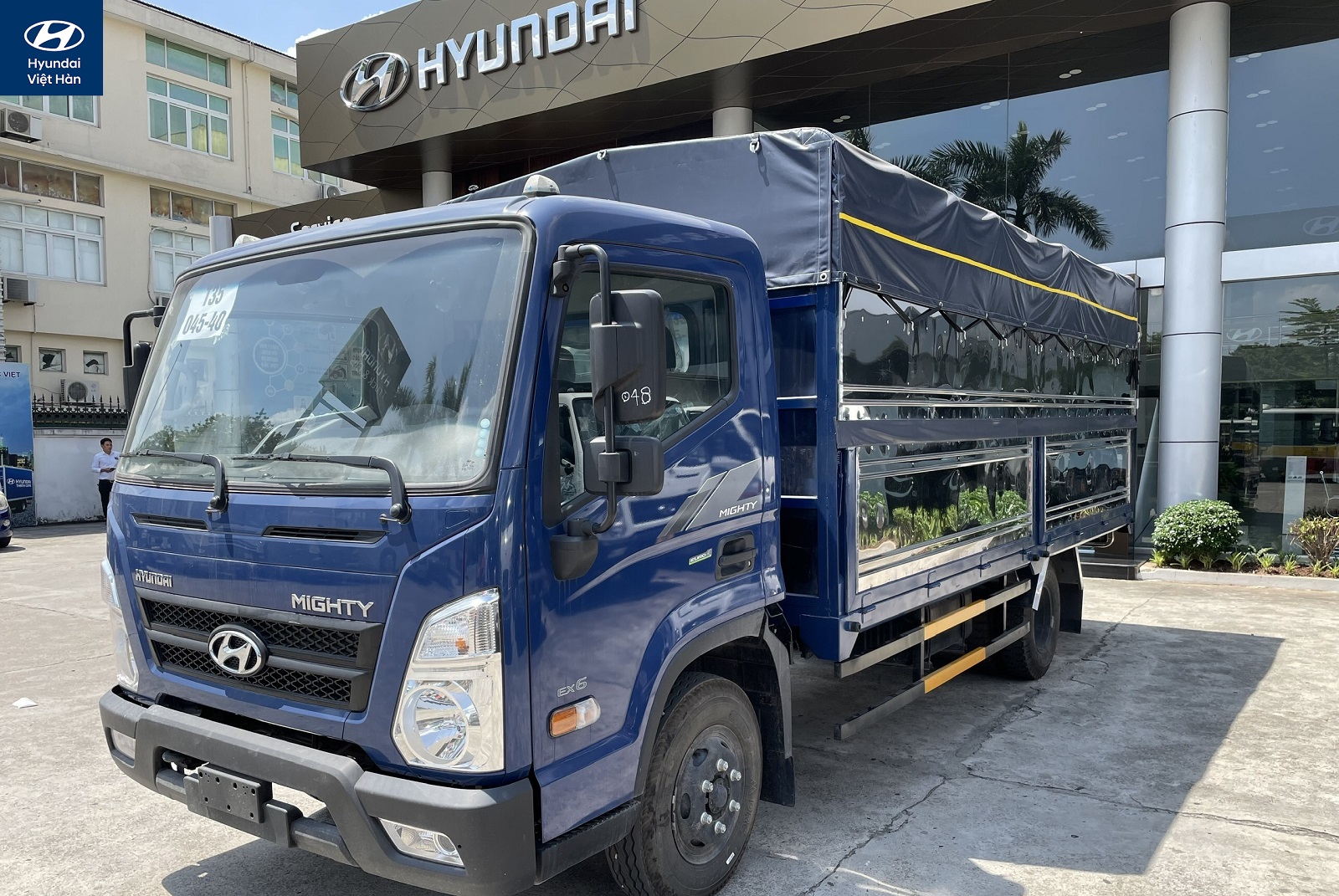 Hỗ trợ mua xe tải Hyundai EX6 thùng bạt trả góp