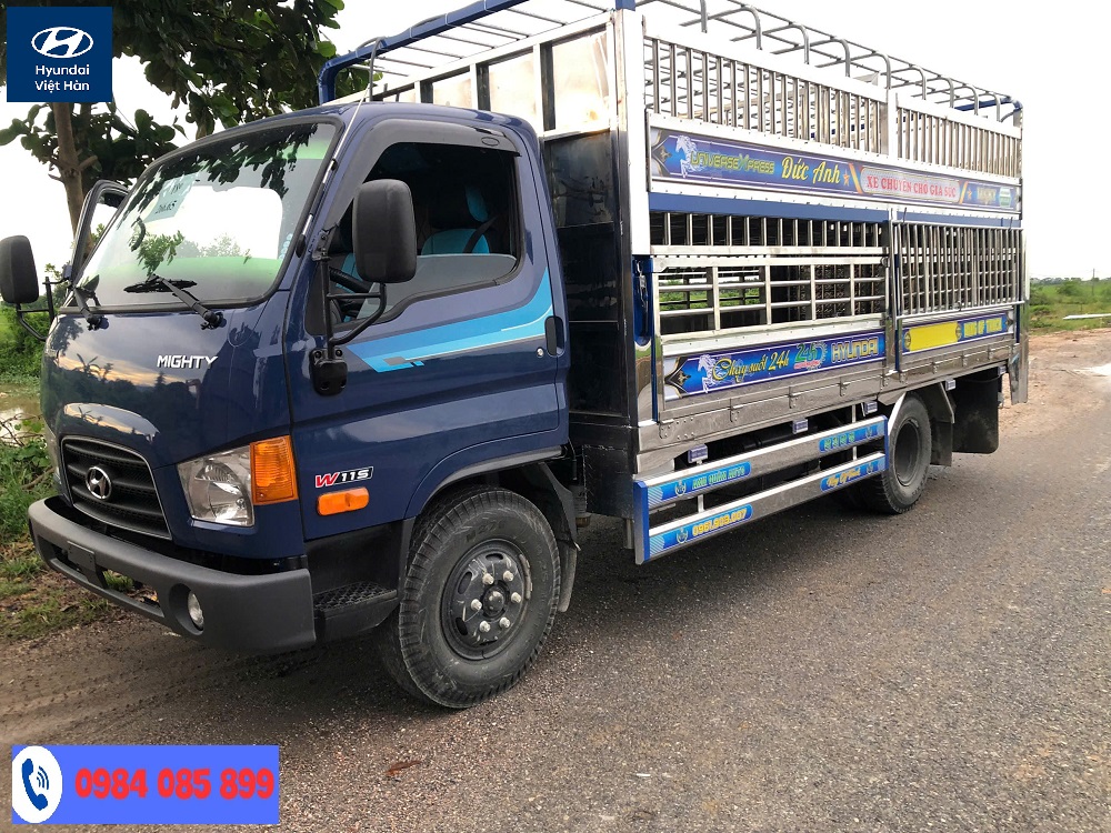 Hyundai Mighty W11S thùng chở gia súc 2 tầng gắn bửng nâng hạ