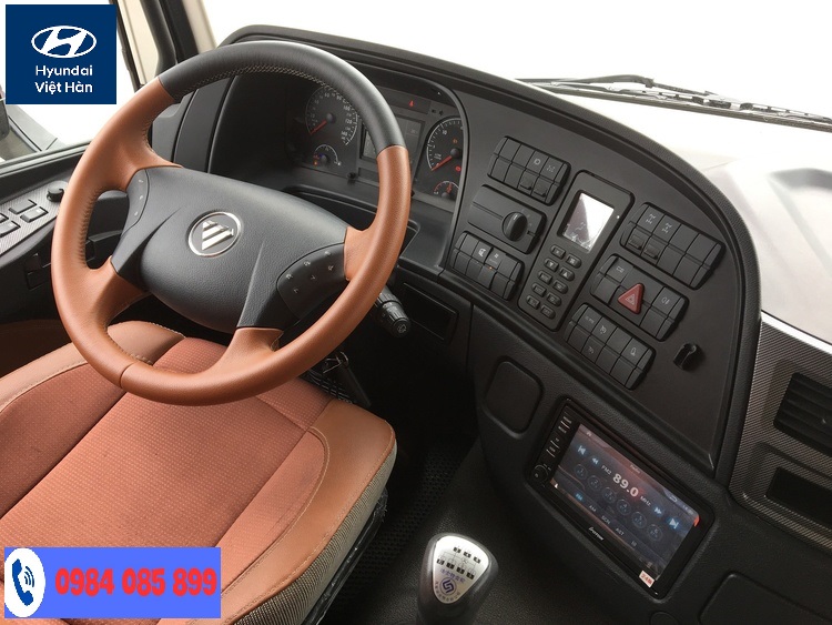 Khoang nội thất đầu kéo Auman FV400