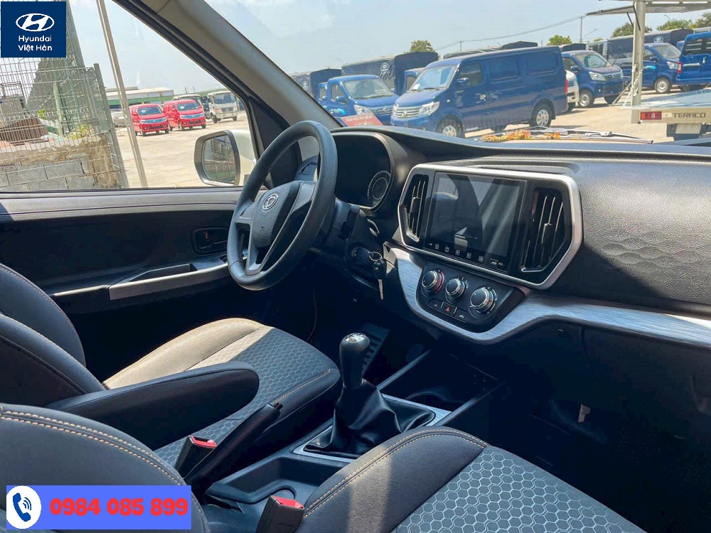 Khoang nội thất xe tải van Tera V6 2 chỗ 