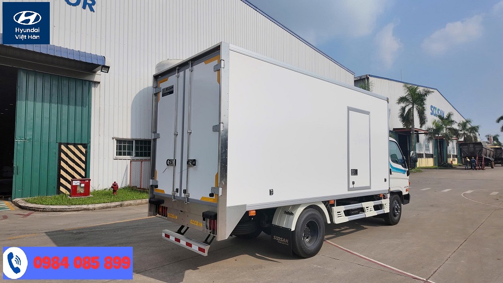 Hình ảnh ngoại hình xe 3t5 đông lạnh Hyundai N650LE thùng đông lạnh mới