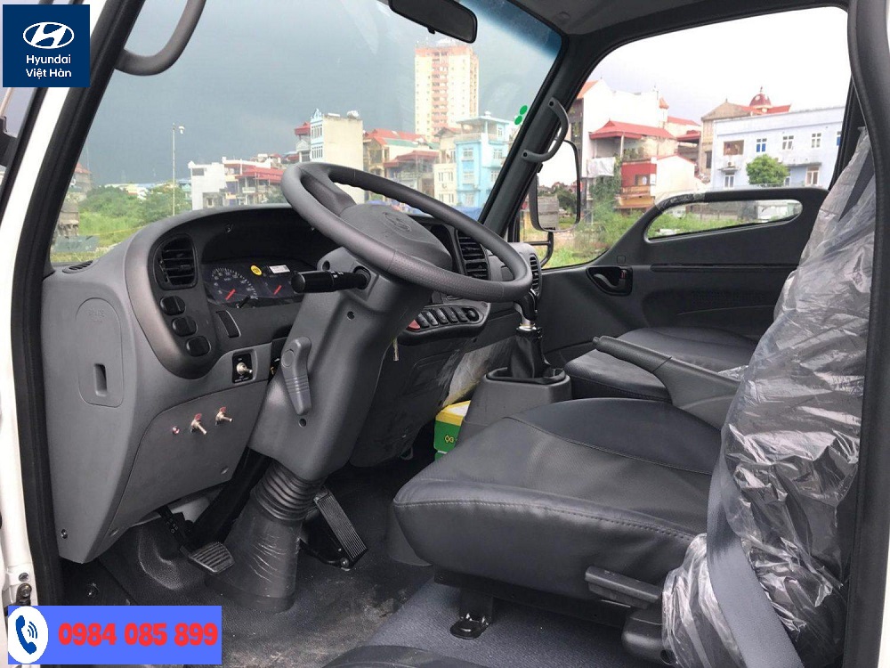 Nội thất bên trong Hyundai N250SL rộng rãi và thoải mái