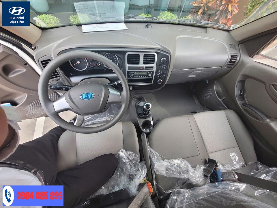 Nội thất xe Hyundai H150 đông lạnh 1 tấn