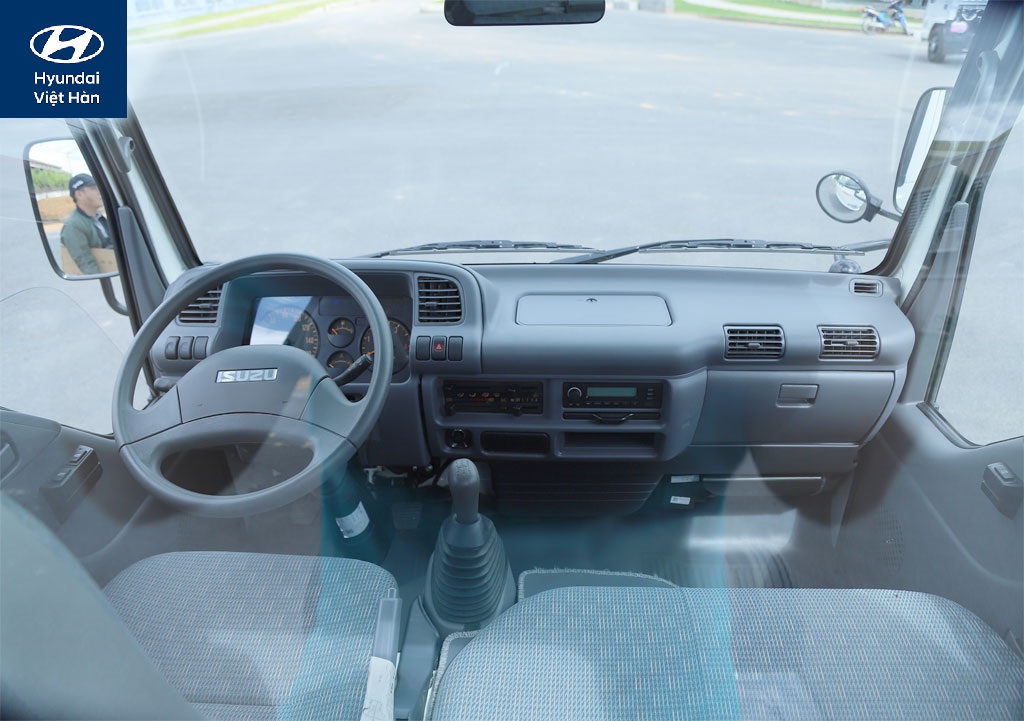 Nội thất xe tải 2.5 tấn ISUZU NK490