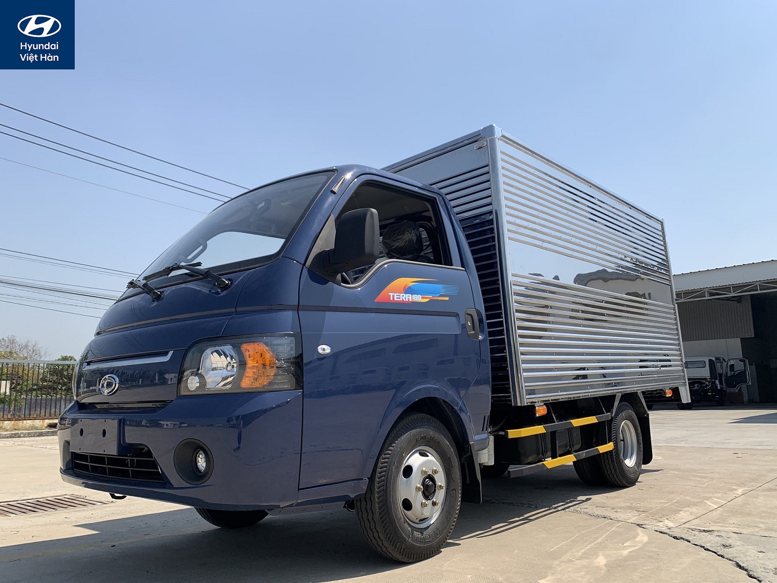 Tera 180 thùng kín có tải trọng 1.8 tấn và kích thước thùng 3m2