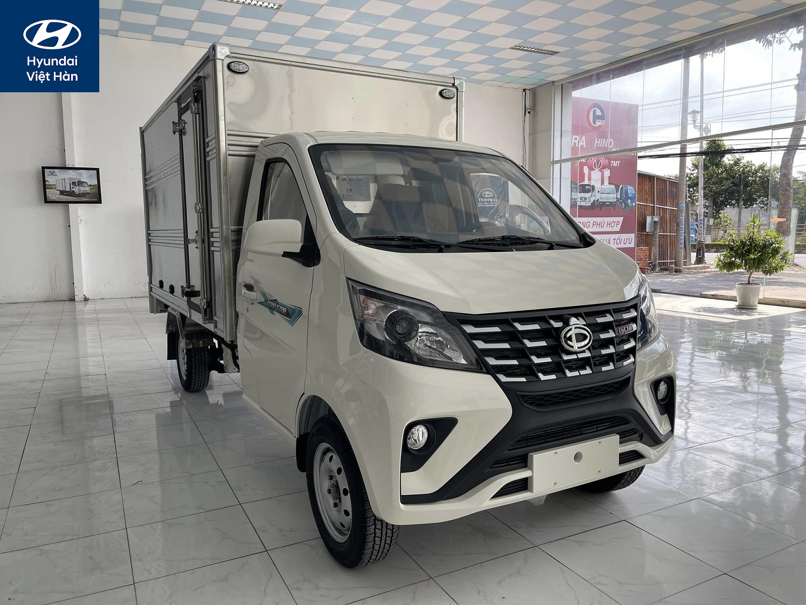 Tera Star thùng kín có tải trọng 970kg đến 1.2 tấn
