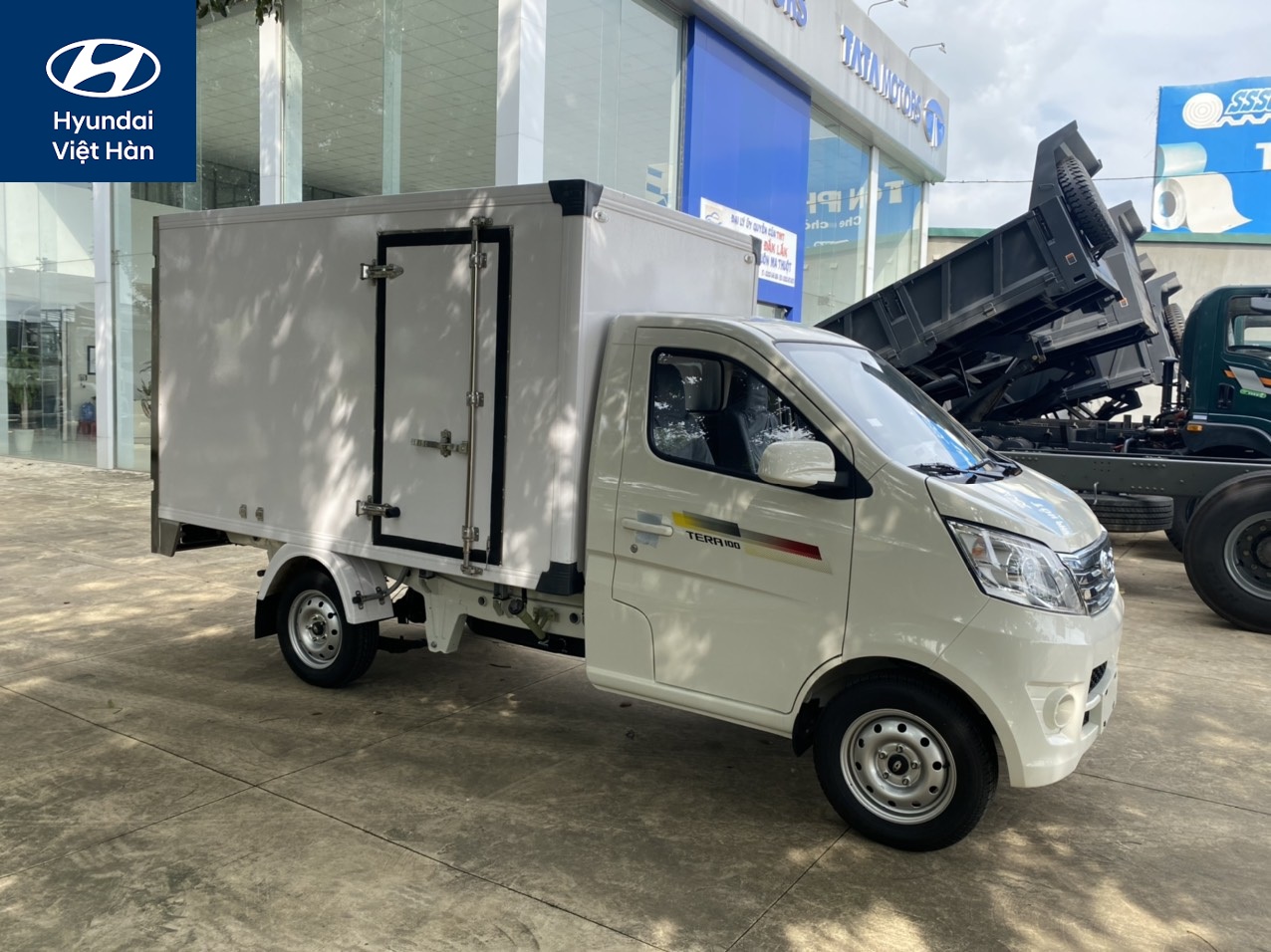 Tera T100 thùng composte là một chiếc xe tải cỡ nhỏ đáng tin cậy