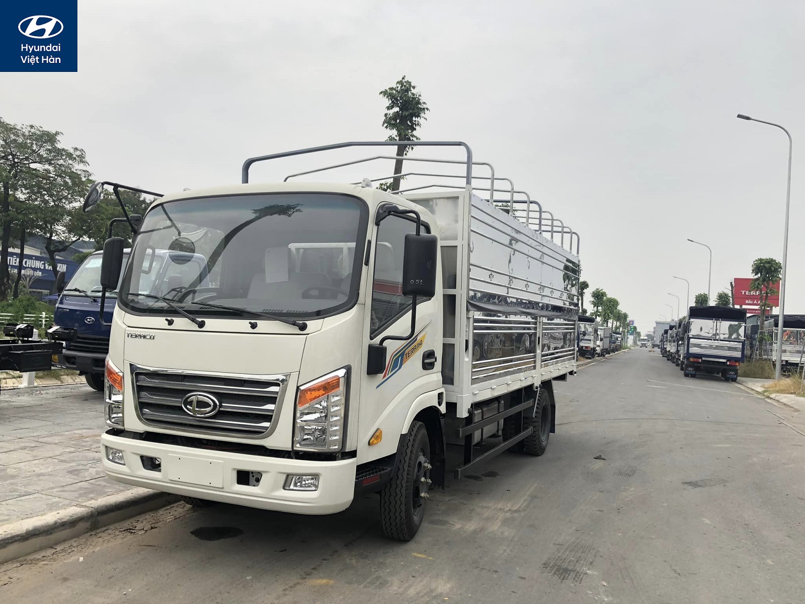 Teraco 350 thùng bạt thiết kế hiện đại và tiện nghi