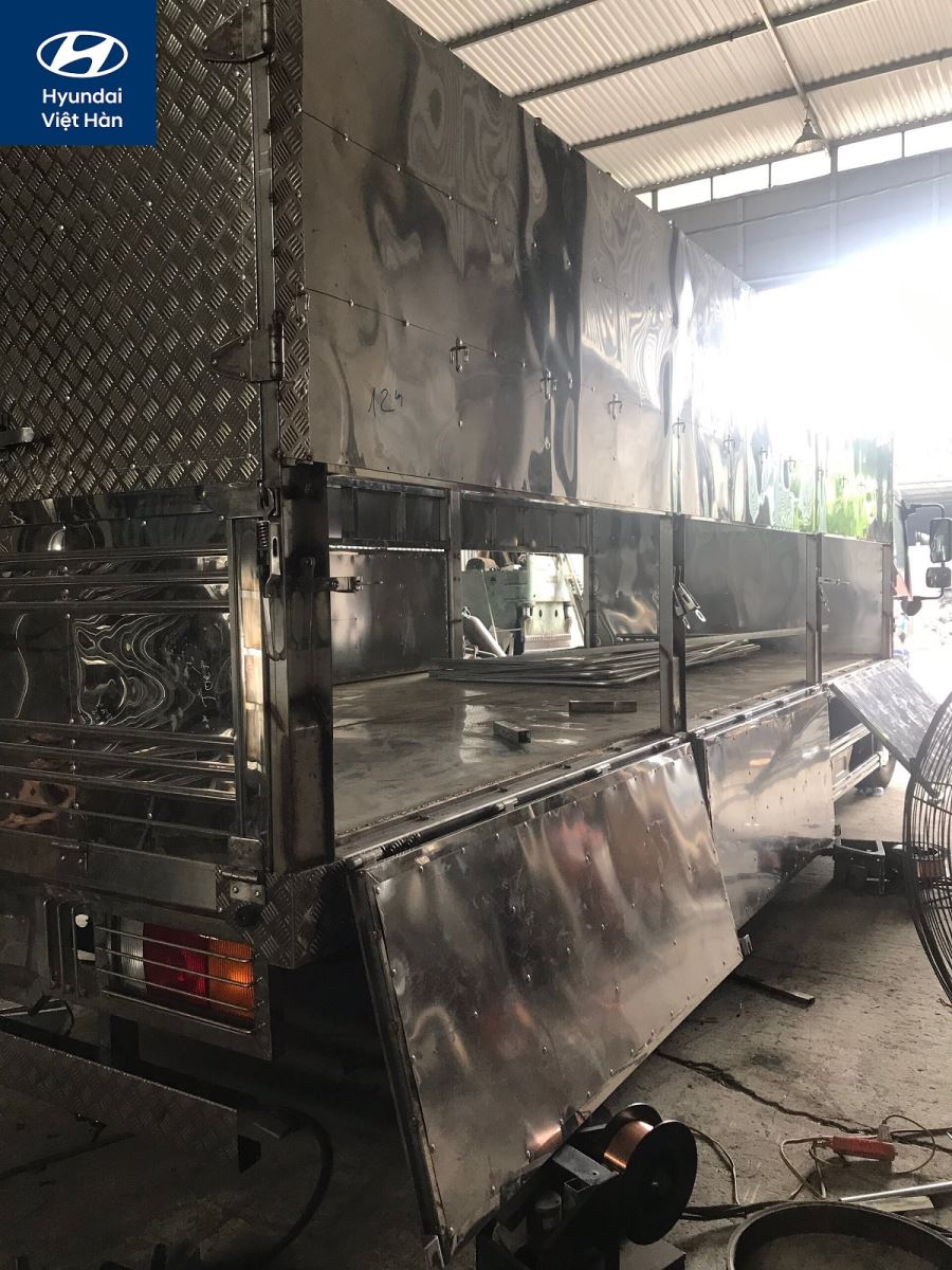 Đóng thùng bạt inox xe Hyundai EX8 theo yêu cầu
