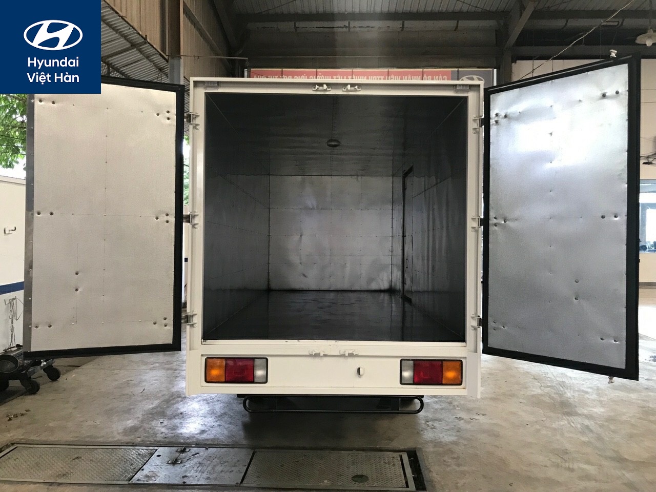 Thùng kín xe tải N250SL