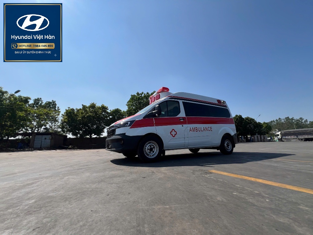 Hình ảnh xe cấp cứu Ford Transit nhập khẩu nguyên chiếc