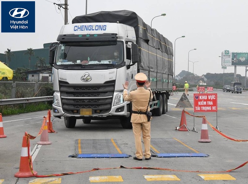Xe chở quá tải trọng xe 