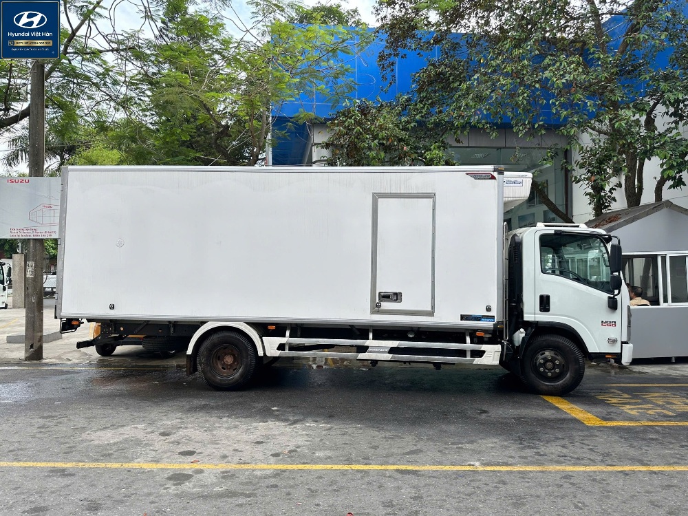 Xe đông lạnh 5 tấn Isuzu NQR550