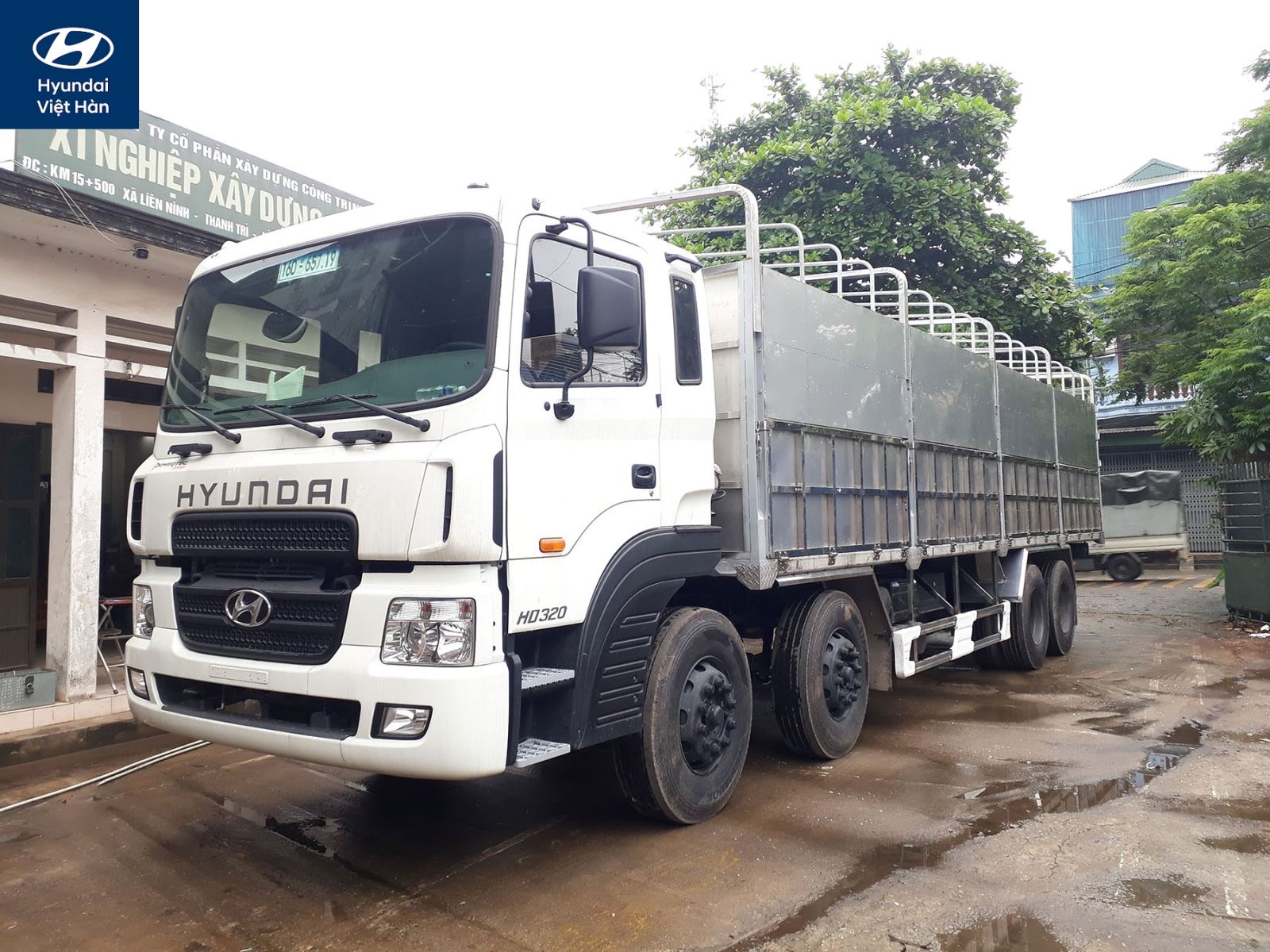 Xe tải Hyundai HD320 thùng bạt 