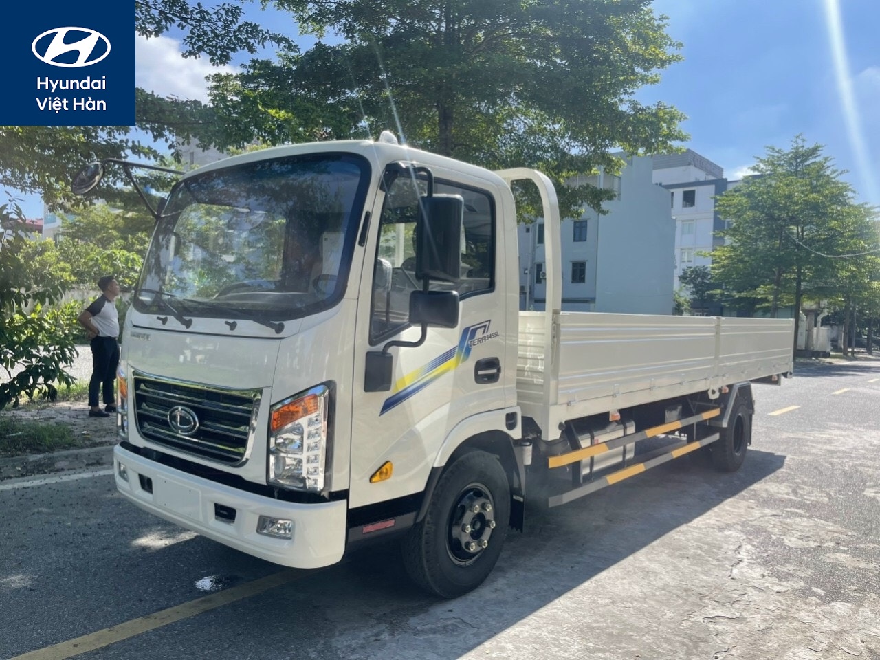 Xe tải Teraco Tera 345SL thùng lửng màu trắng